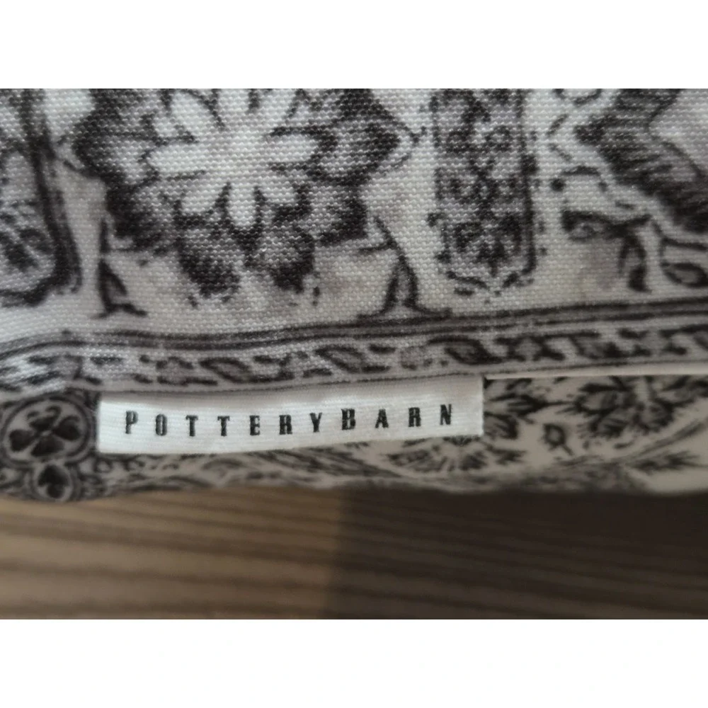 2 Pottery Barn Pillows Medallion Black & White 20x20 Set Geometric Design Throw